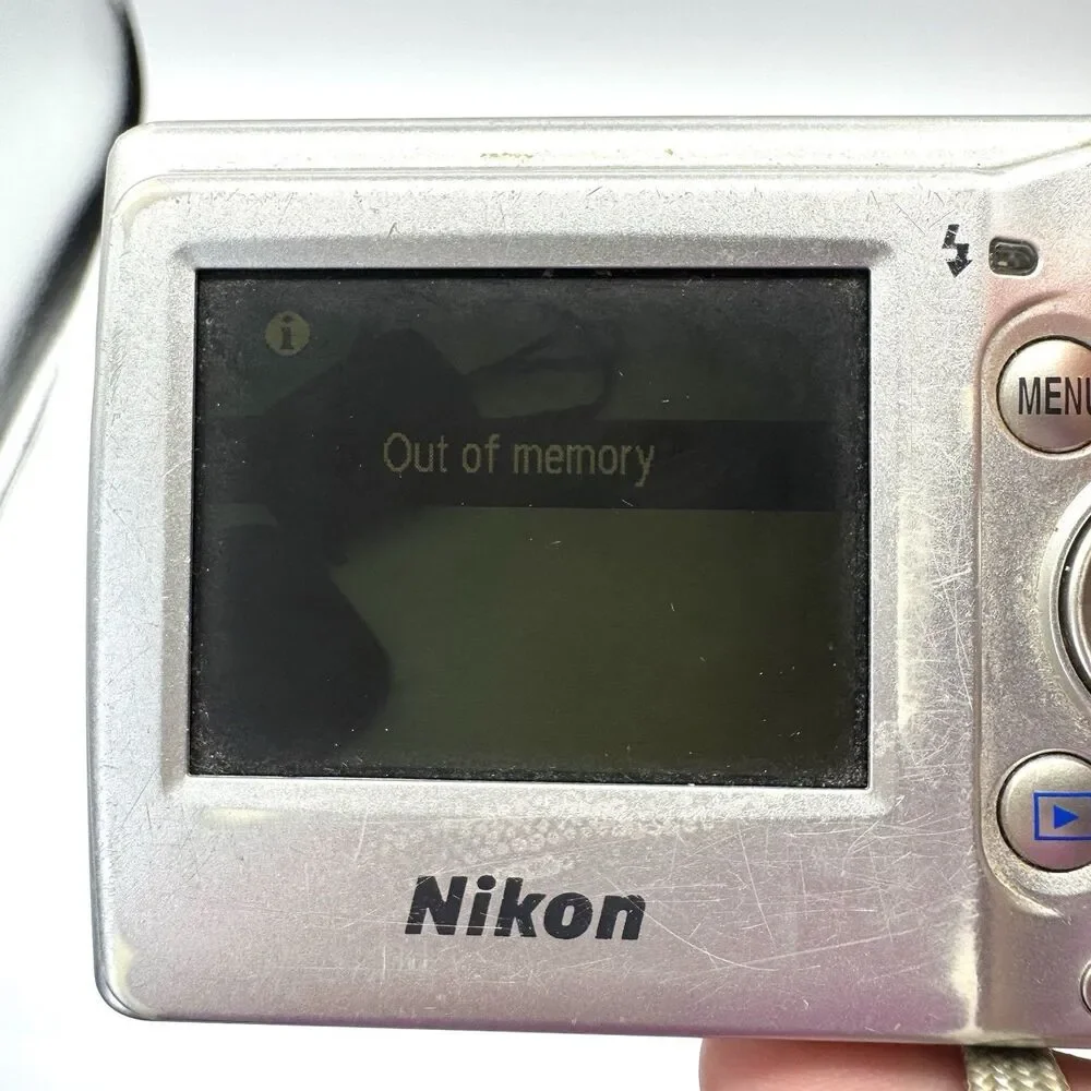 Nikon COOLPIX L10 5MP Silver Digital Camera Tested AA Battery Works